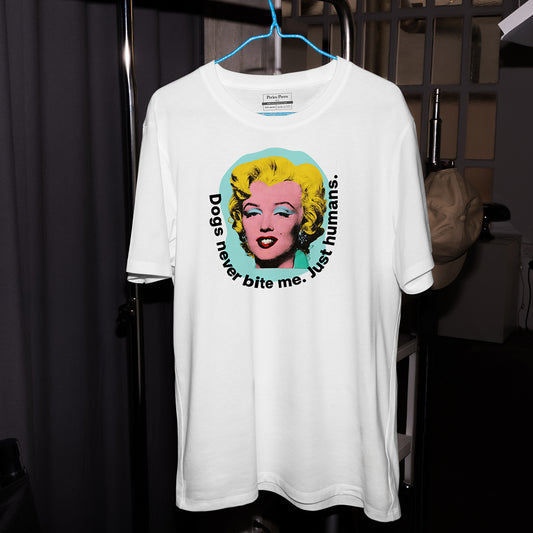 Playera Dogs Never Bite Me.