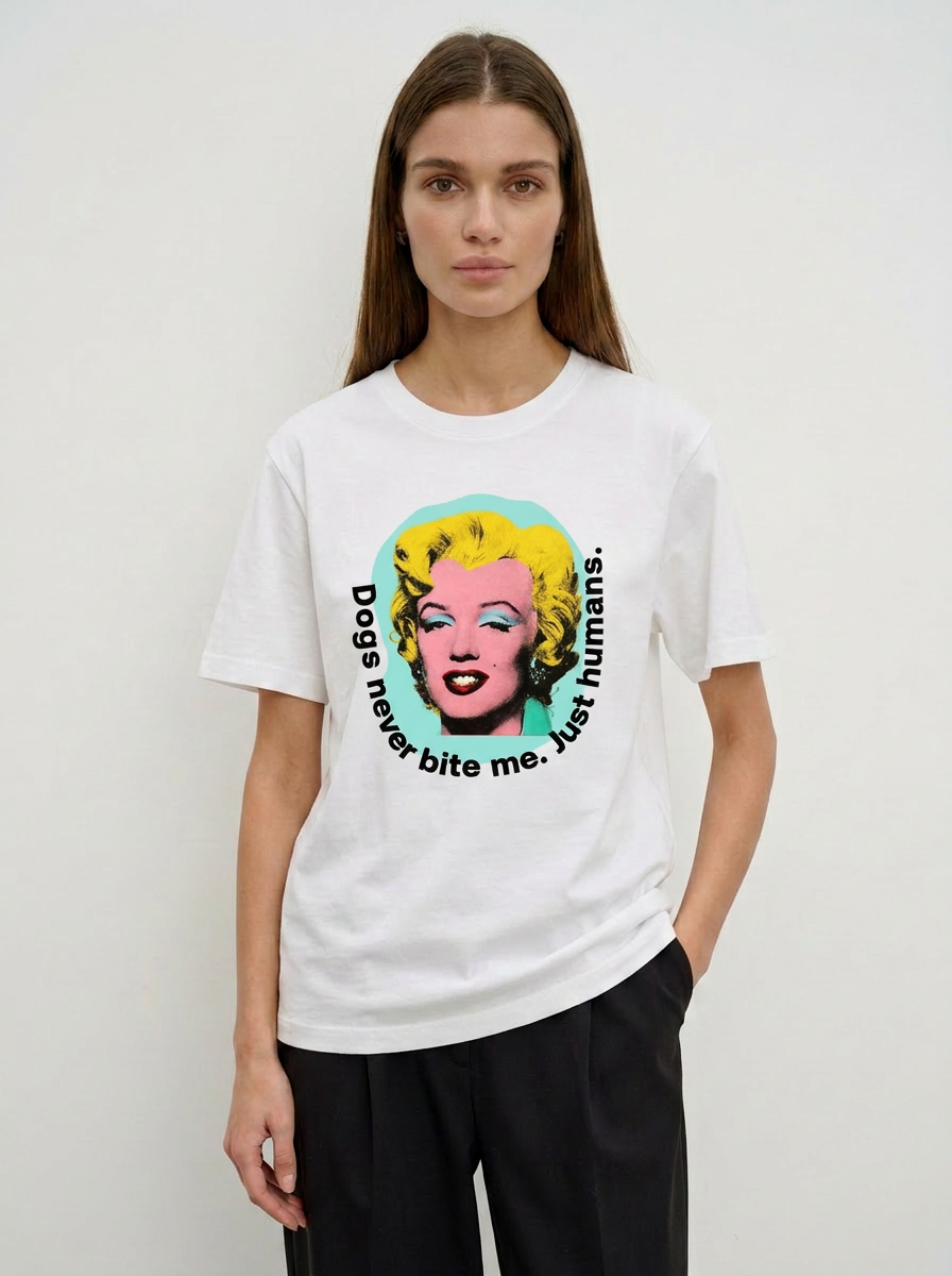 Playera Dogs Never Bite Me.