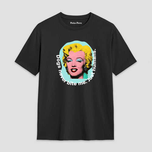 Playera Dogs Never Bite Me.